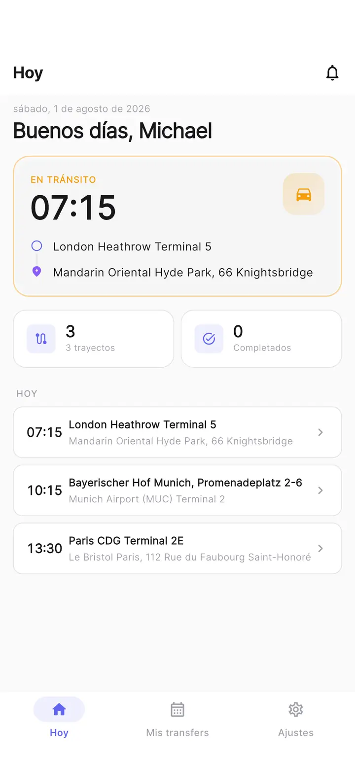 App del conductor de TransferCRM, pantalla Hoy: el servicio en curso con recogida y destino, el número de servicios del día y los siguientes.