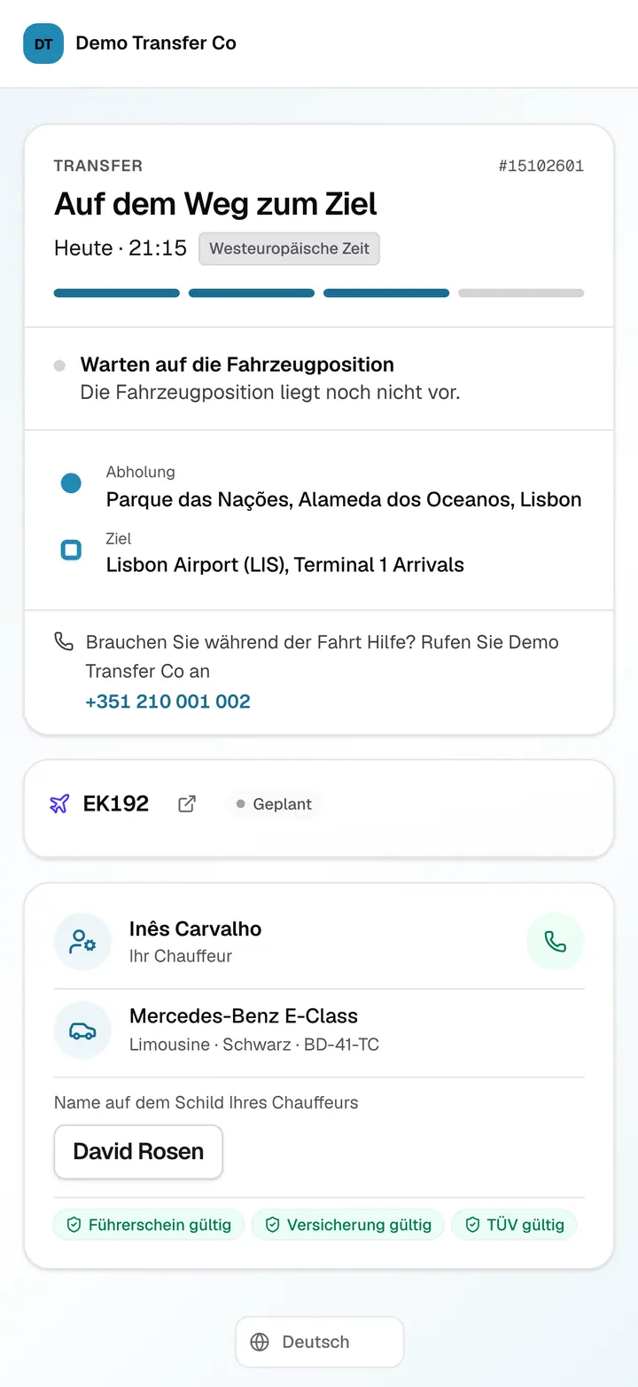 Die Verfolgungsseite des Fahrgasts: Fortschritt der Fahrt, Abholort und Ziel, der Flug, der Fahrer mit Anrufknopf, das Fahrzeug, der Name auf dem Schild und die als gültig markierten Dokumente des Fahrers.