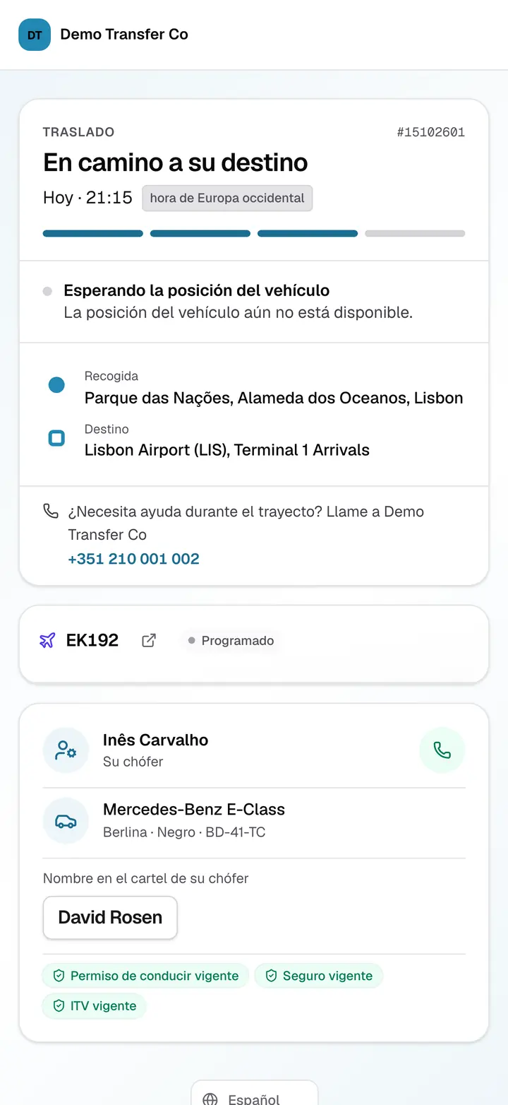 La página de seguimiento del pasajero: el avance del servicio, la recogida y el destino, el vuelo, el conductor con un botón para llamar, el vehículo y su matrícula, el nombre del cartel y los documentos del conductor marcados como válidos.