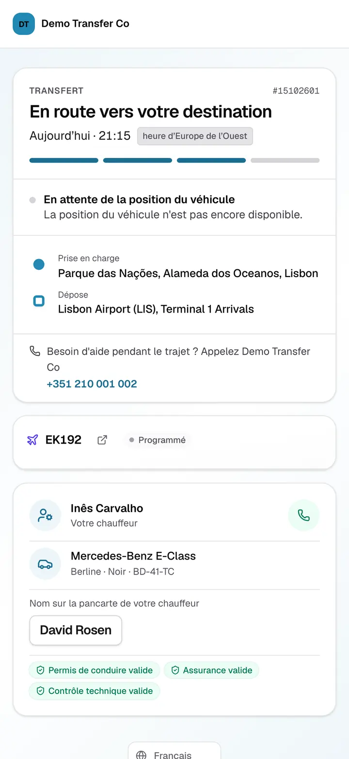La page de suivi du passager : l'avancement de la course, la prise en charge et la destination, le vol, le chauffeur avec un bouton d'appel, le véhicule et sa plaque, le nom sur la pancarte et les documents du chauffeur marqués valides.